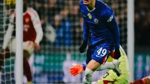 国足三连败内幕解析：教练战术失误，归化球员受限，王大雷成争议核心